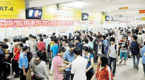 Visitors at the Mien Dong (Eastern) Bus Station